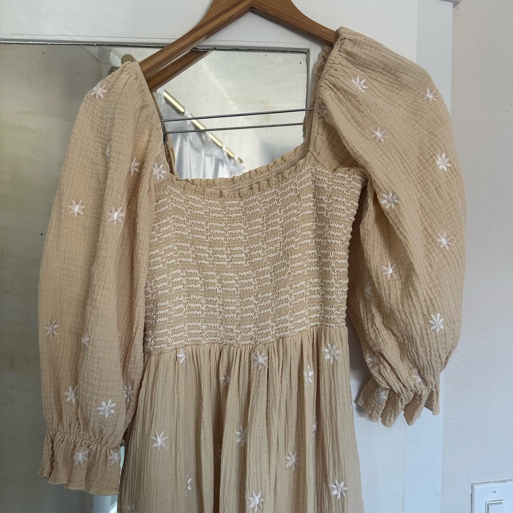 Cream Puff Sleeve Dress with Embroidered Flowers